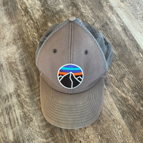 Patagonia SnapBack Mesh Trucker Hat with Mountain Patch - Picture 2 of 4